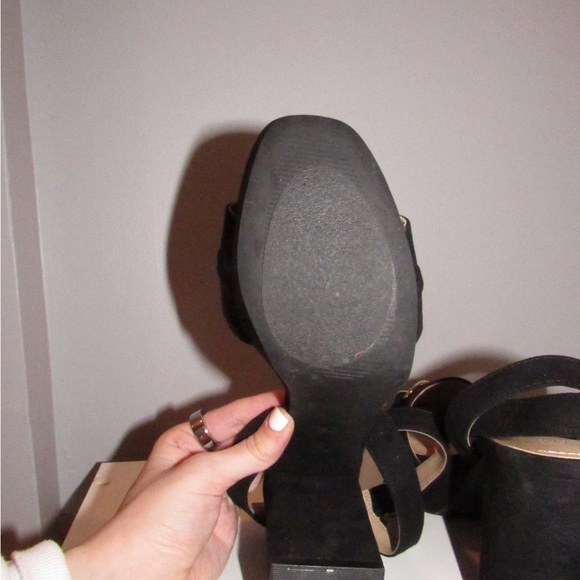 H&M NWOT Platform Sandal Heel with Gold Chain - Picture 5 of 5